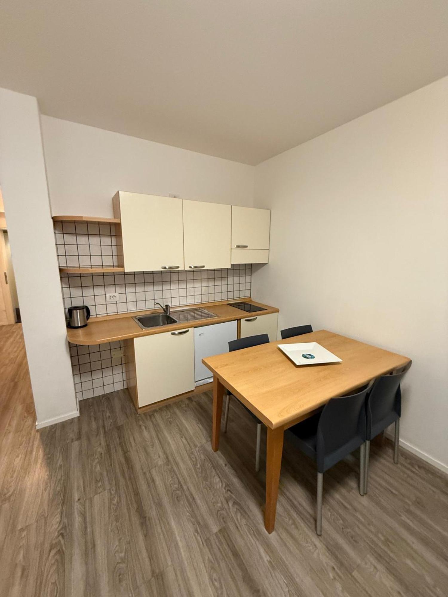 Torbole Aparthotel Torbole Sul Garda Phòng bức ảnh